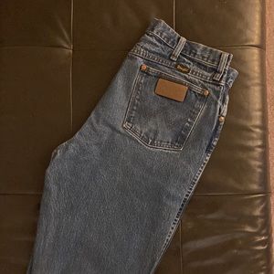 VINTAGE!!! 1979-1981 Wrangler Womens jeans, size 2-4.